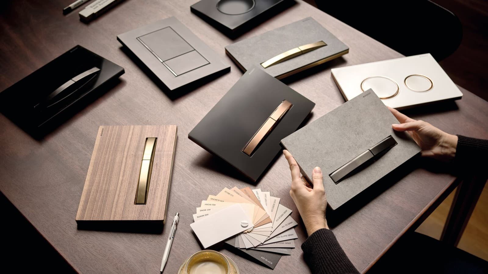 Forskellige betjeningsplader tilgængelige Forskellige betjeningsplader tilgængelige