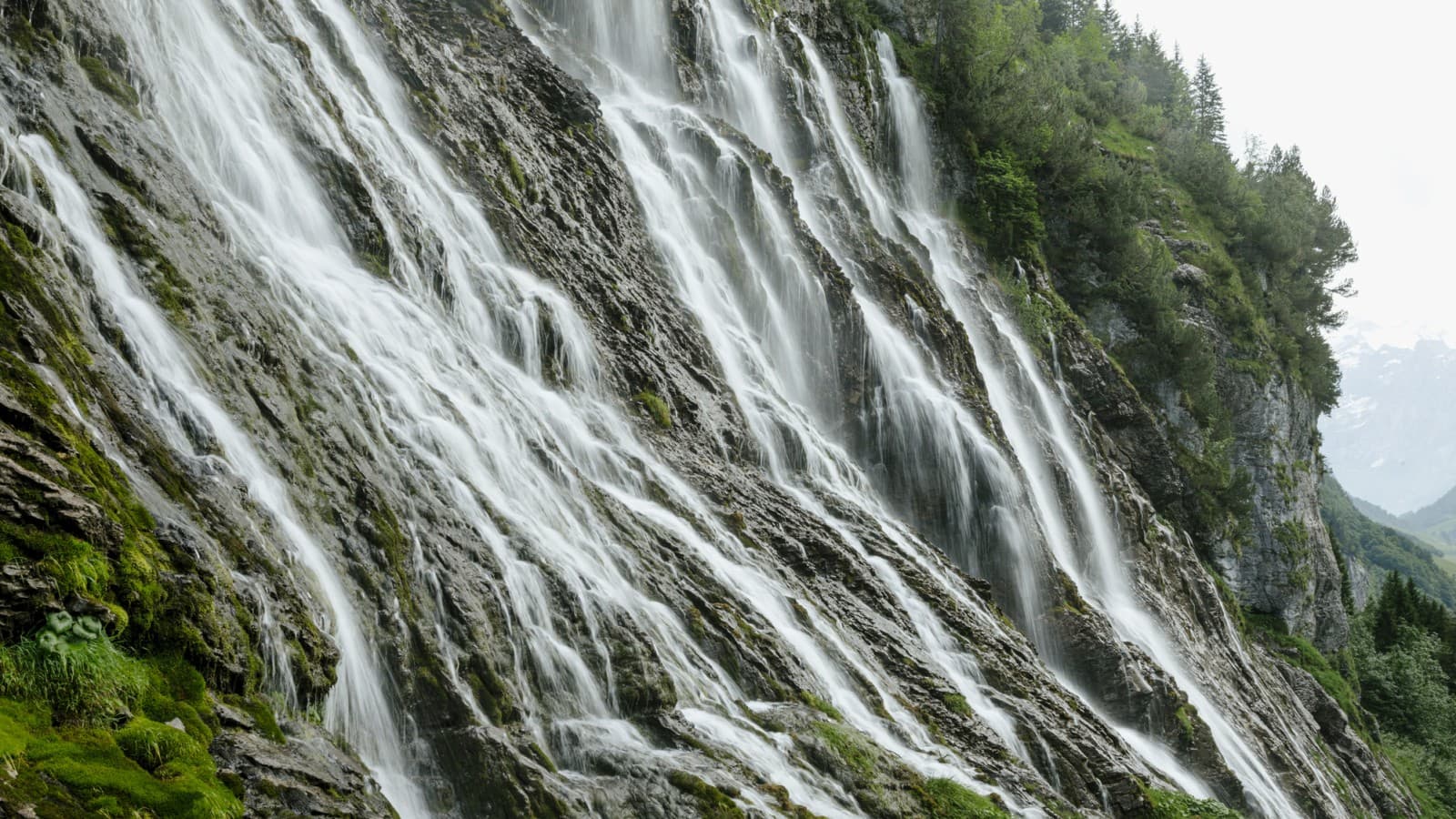 Imponerende vandfald (© Geberit)